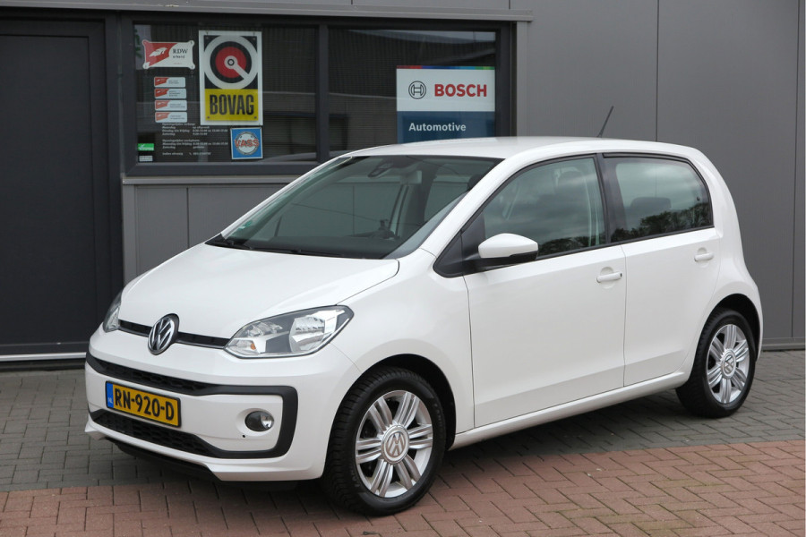 Volkswagen up! 1.0 BMT high up! (Facelift) , Cruise control , Parkeersensor, Navi via APP, Lichtmetalen velgen, Telefoon integratie , Nieuwe APK , etc. Onderhoudshistorie vanaf 30.000 km hier volledig bekend en recent.