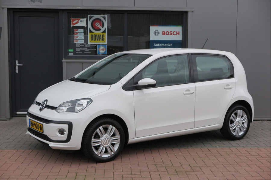 Volkswagen up! 1.0 BMT high up! (Facelift) , Cruise control , Parkeersensor, Navi via APP, Lichtmetalen velgen, Telefoon integratie , Nieuwe APK , etc. Onderhoudshistorie vanaf 30.000 km hier volledig bekend en recent.