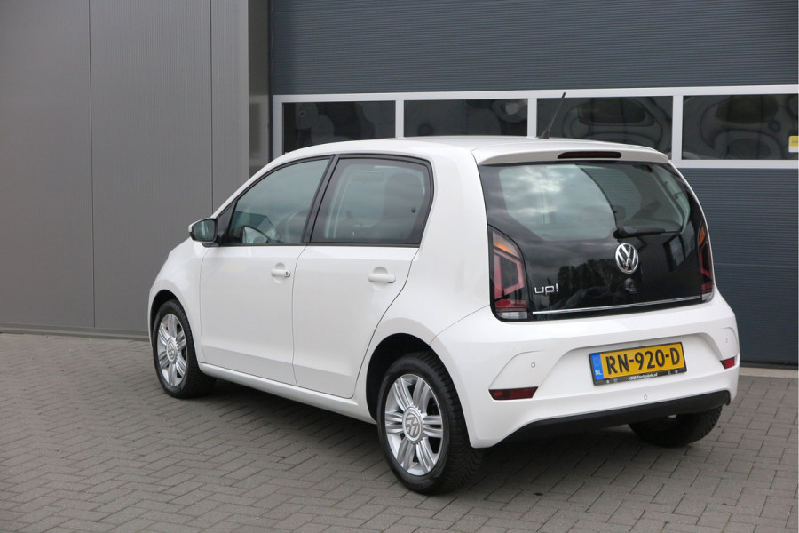 Volkswagen up! 1.0 BMT high up! (Facelift) , Cruise control , Parkeersensor, Navi via APP, Lichtmetalen velgen, Telefoon integratie , Nieuwe APK , etc. Onderhoudshistorie vanaf 30.000 km hier volledig bekend en recent.