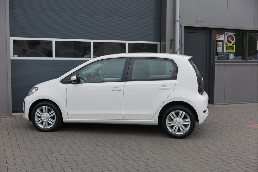 Volkswagen up! 1.0 BMT high up! (Facelift) , Cruise control , Parkeersensor, Navi via APP, Lichtmetalen velgen, Telefoon integratie , Nieuwe APK , etc. Onderhoudshistorie vanaf 30.000 km hier volledig bekend en recent.