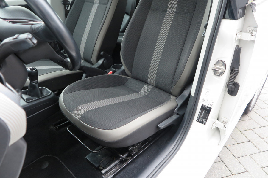 Volkswagen up! 1.0 BMT high up! (Facelift) , Cruise control , Parkeersensor, Navi via APP, Lichtmetalen velgen, Telefoon integratie , Nieuwe APK , etc. Onderhoudshistorie vanaf 30.000 km hier volledig bekend en recent.