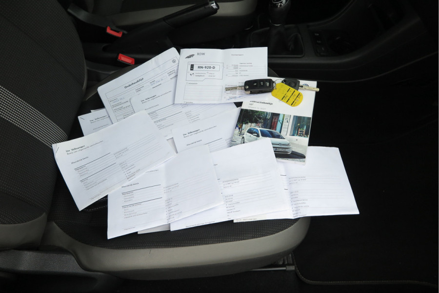Volkswagen up! 1.0 BMT high up! (Facelift) , Cruise control , Parkeersensor, Navi via APP, Lichtmetalen velgen, Telefoon integratie , Nieuwe APK , etc. Onderhoudshistorie vanaf 30.000 km hier volledig bekend en recent.