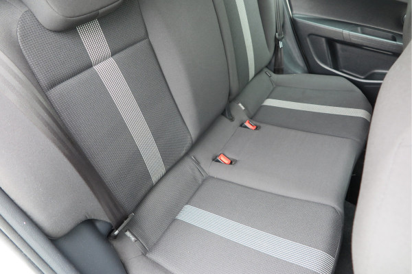 Volkswagen up! 1.0 BMT high up! (Facelift) , Cruise control , Parkeersensor, Navi via APP, Lichtmetalen velgen, Telefoon integratie , Nieuwe APK , etc. Onderhoudshistorie vanaf 30.000 km hier volledig bekend en recent.