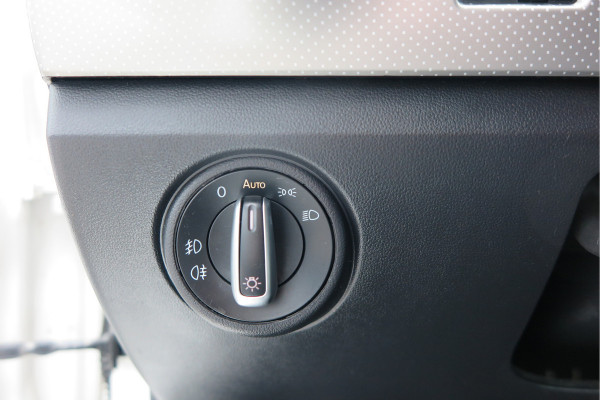 Volkswagen up! 1.0 BMT high up! (Facelift) , Cruise control , Parkeersensor, Navi via APP, Lichtmetalen velgen, Telefoon integratie , Nieuwe APK , etc. Onderhoudshistorie vanaf 30.000 km hier volledig bekend en recent.