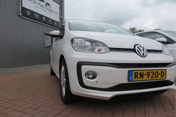 Volkswagen up! 1.0 BMT high up! (Facelift) , Cruise control , Parkeersensor, Navi via APP, Lichtmetalen velgen, Telefoon integratie , Nieuwe APK , etc. Onderhoudshistorie vanaf 30.000 km hier volledig bekend en recent.