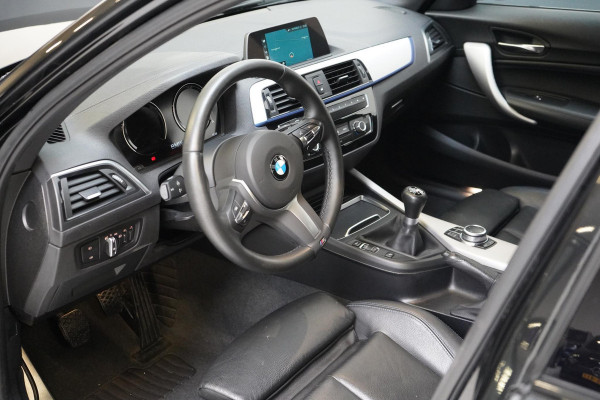 BMW 1-serie 116i Edition M Sport Shadow | Navigatie | Lm velgen | Leder | Unieke km-stand