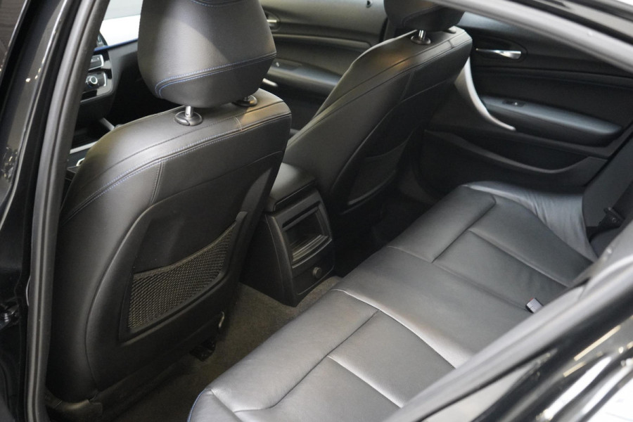 BMW 1-serie 116i Edition M Sport Shadow | Navigatie | Lm velgen | Leder | Unieke km-stand