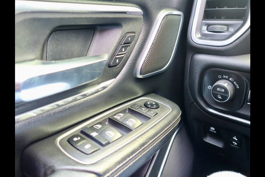 Dodge Ram 1500 5.7 V8 4x4 SPORT MARGE/BTW VRIJ BLACK EDITION