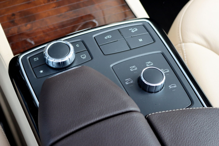 Mercedes-Benz GLE 400 4MATIC AMG Line | Luchtvering | Panoramadak | Trekhaak | Leder | Elek. Stoelen | Surround Camera | Sfeerverlichting | Stoelverwarming | Nightpakket |