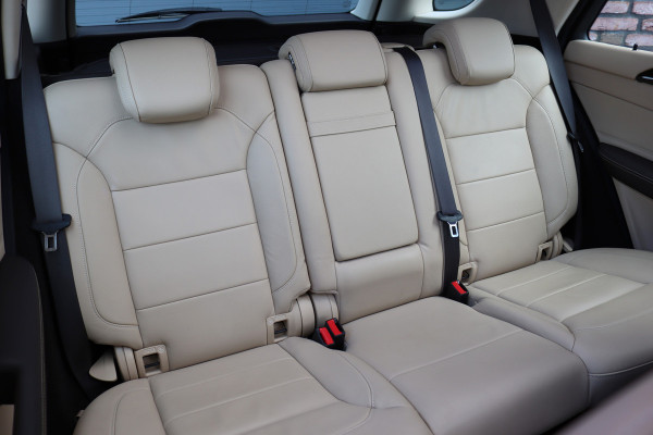 Mercedes-Benz GLE 400 4MATIC AMG Line | Luchtvering | Panoramadak | Trekhaak | Leder | Elek. Stoelen | Surround Camera | Sfeerverlichting | Stoelverwarming | Nightpakket |