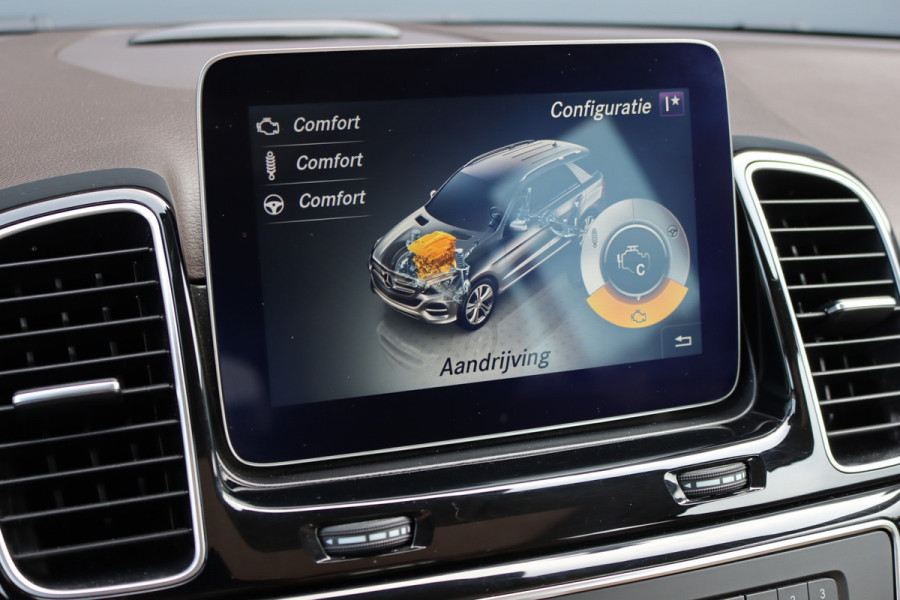 Mercedes-Benz GLE 400 4MATIC AMG Line | Luchtvering | Panoramadak | Trekhaak | Leder | Elek. Stoelen | Surround Camera | Sfeerverlichting | Stoelverwarming | Nightpakket |