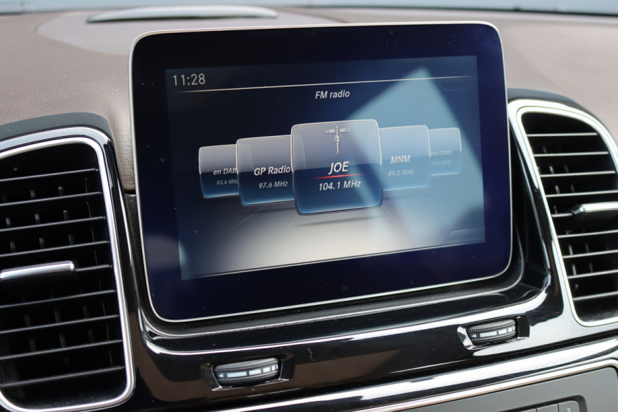 Mercedes-Benz GLE 400 4MATIC AMG Line | Luchtvering | Panoramadak | Trekhaak | Leder | Elek. Stoelen | Surround Camera | Sfeerverlichting | Stoelverwarming | Nightpakket |