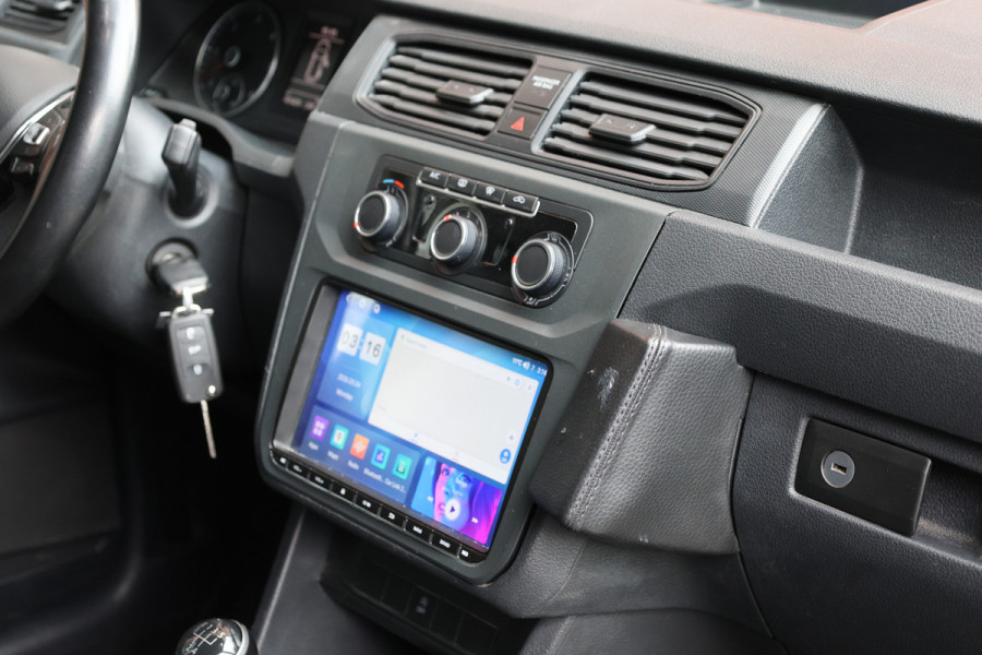 Volkswagen Caddy 2.0 TDI Highline 185 PK | MF Stuur | Trekhaak | PDC | Airco | Elek ramen | Treeplanken | Nieuwe APK | NAP Logisch | Euro 6