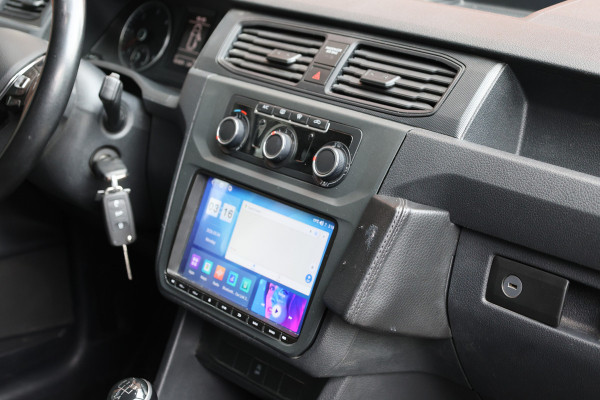 Volkswagen Caddy 2.0 TDI Highline 185 PK | MF Stuur | Trekhaak | PDC | Airco | Elek ramen | Treeplanken | Nieuwe APK | NAP Logisch | Euro 6