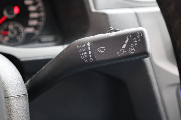 Volkswagen Caddy 2.0 TDI Highline 185 PK | MF Stuur | Trekhaak | PDC | Airco | Elek ramen | Treeplanken | Nieuwe APK | NAP Logisch | Euro 6