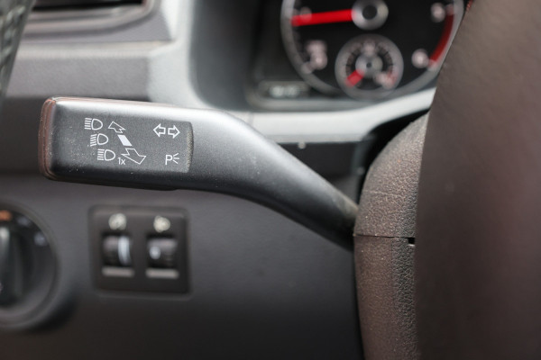 Volkswagen Caddy 2.0 TDI Highline 185 PK | MF Stuur | Trekhaak | PDC | Airco | Elek ramen | Treeplanken | Nieuwe APK | NAP Logisch | Euro 6