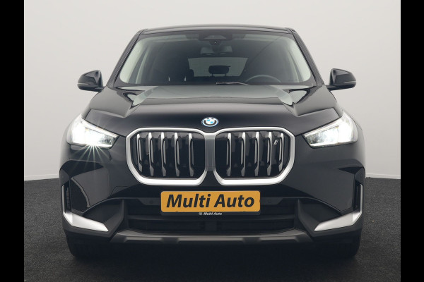 BMW iX1 xDrive30 Launch Edition 67 kWh 313pk Dealer O.H. | Adaptief M Onderstel | Camera | Stoelverwarming | Widescreen Navi | Sfeerverlichting | Apple Carplay | Navigatie | DAB | 18'' L.M. | Virtual | Cruise Control |