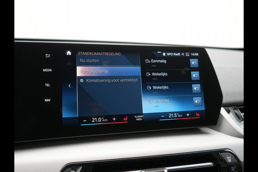 BMW iX1 xDrive30 Launch Edition 67 kWh 313pk Dealer O.H. | Adaptief M Onderstel | Camera | Stoelverwarming | Widescreen Navi | Sfeerverlichting | Apple Carplay | Navigatie | DAB | 18'' L.M. | Virtual | Cruise Control |