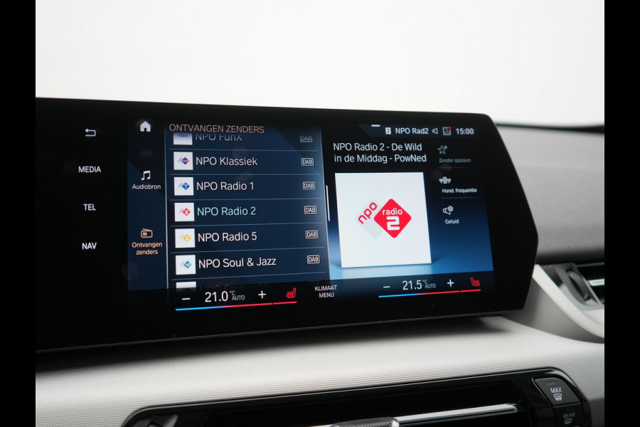 BMW iX1 xDrive30 Launch Edition 67 kWh 313pk Dealer O.H. | Adaptief M Onderstel | Camera | Stoelverwarming | Widescreen Navi | Sfeerverlichting | Apple Carplay | Navigatie | DAB | 18'' L.M. | Virtual | Cruise Control |