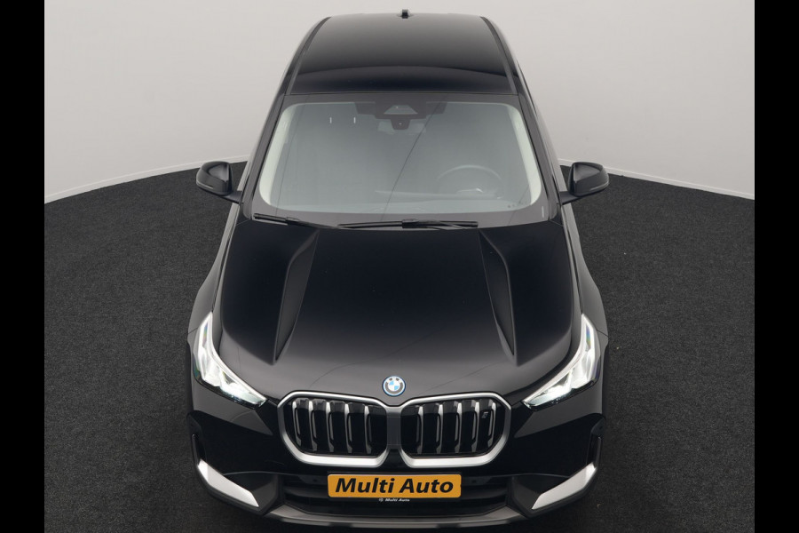 BMW iX1 xDrive30 Launch Edition 67 kWh 313pk Dealer O.H. | Adaptief M Onderstel | Camera | Stoelverwarming | Widescreen Navi | Sfeerverlichting | Apple Carplay | Navigatie | DAB | 18'' L.M. | Virtual | Cruise Control |