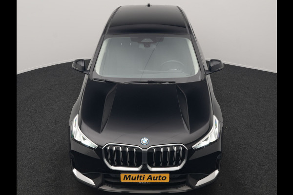 BMW iX1 xDrive30 Launch Edition 67 kWh 313pk Dealer O.H. | Adaptief M Onderstel | Camera | Stoelverwarming | Widescreen Navi | Sfeerverlichting | Apple Carplay | Navigatie | DAB | 18'' L.M. | Virtual | Cruise Control |