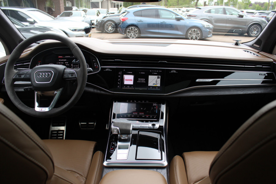 Audi SQ7 4.0 TFSI quattro 7p / Audi Exclusive / Trekhaak / Panoramadak / 360Camera / Head-up / B&O High End / Softclose / Matrix LED / Luchtvering / 22'' / RS Seats / Keyless / Standkachel / Side+Lane Assist / DAB / ACC