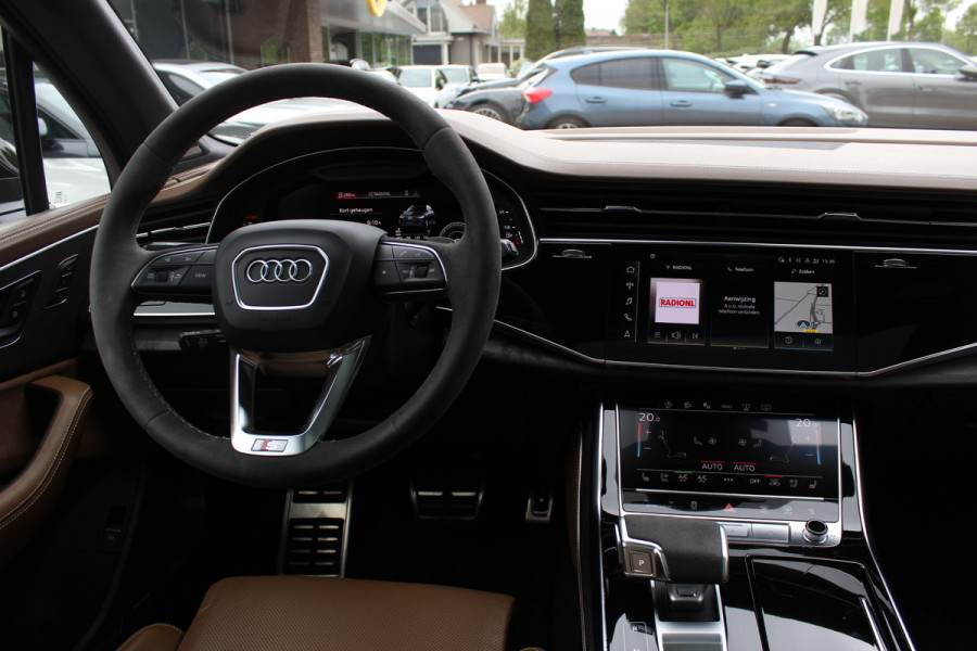 Audi SQ7 4.0 TFSI quattro 7p / Audi Exclusive / Trekhaak / Panoramadak / 360Camera / Head-up / B&O High End / Softclose / Matrix LED / Luchtvering / 22'' / RS Seats / Keyless / Standkachel / Side+Lane Assist / DAB / ACC