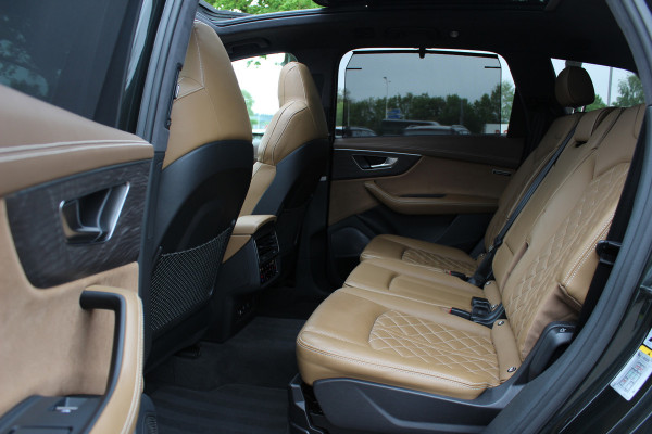 Audi SQ7 4.0 TFSI quattro 7p / Audi Exclusive / Trekhaak / Panoramadak / 360Camera / Head-up / B&O High End / Softclose / Matrix LED / Luchtvering / 22'' / RS Seats / Keyless / Standkachel / Side+Lane Assist / DAB / ACC
