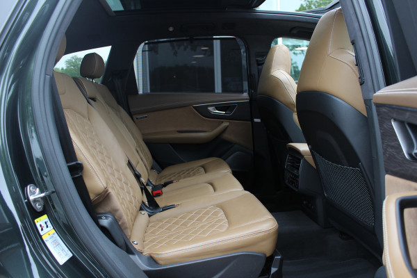 Audi SQ7 4.0 TFSI quattro 7p / Audi Exclusive / Trekhaak / Panoramadak / 360Camera / Head-up / B&O High End / Softclose / Matrix LED / Luchtvering / 22'' / RS Seats / Keyless / Standkachel / Side+Lane Assist / DAB / ACC