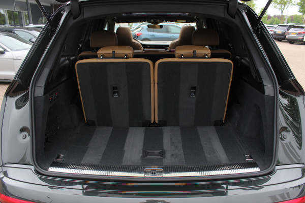 Audi SQ7 4.0 TFSI quattro 7p / Audi Exclusive / Trekhaak / Panoramadak / 360Camera / Head-up / B&O High End / Softclose / Matrix LED / Luchtvering / 22'' / RS Seats / Keyless / Standkachel / Side+Lane Assist / DAB / ACC