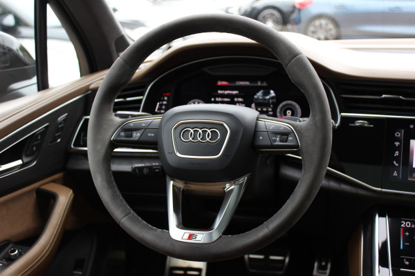 Audi SQ7 4.0 TFSI quattro 7p / Audi Exclusive / Trekhaak / Panoramadak / 360Camera / Head-up / B&O High End / Softclose / Matrix LED / Luchtvering / 22'' / RS Seats / Keyless / Standkachel / Side+Lane Assist / DAB / ACC