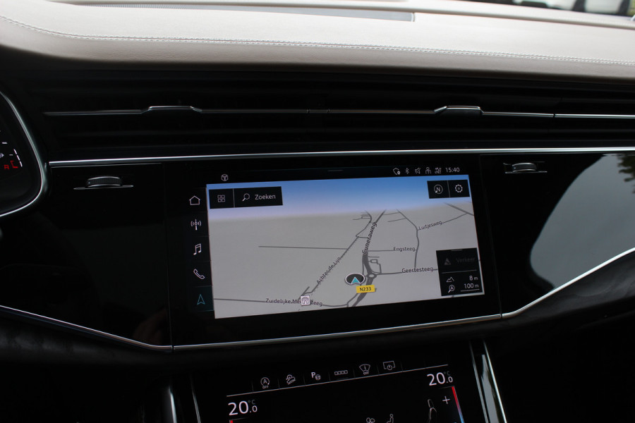 Audi SQ7 4.0 TFSI quattro 7p / Audi Exclusive / Trekhaak / Panoramadak / 360Camera / Head-up / B&O High End / Softclose / Matrix LED / Luchtvering / 22'' / RS Seats / Keyless / Standkachel / Side+Lane Assist / DAB / ACC