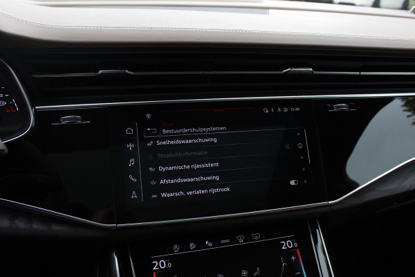 Audi SQ7 4.0 TFSI quattro 7p / Audi Exclusive / Trekhaak / Panoramadak / 360Camera / Head-up / B&O High End / Softclose / Matrix LED / Luchtvering / 22'' / RS Seats / Keyless / Standkachel / Side+Lane Assist / DAB / ACC