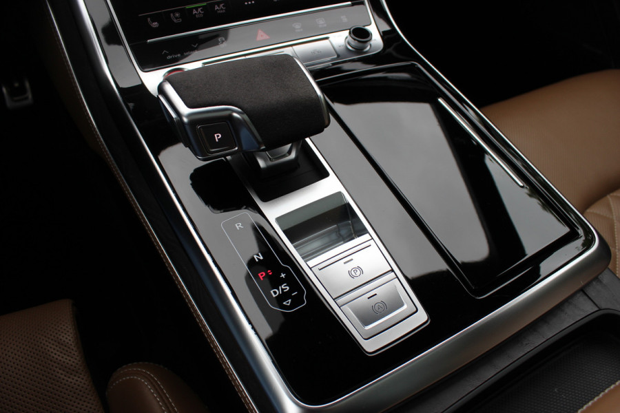 Audi SQ7 4.0 TFSI quattro 7p / Audi Exclusive / Trekhaak / Panoramadak / 360Camera / Head-up / B&O High End / Softclose / Matrix LED / Luchtvering / 22'' / RS Seats / Keyless / Standkachel / Side+Lane Assist / DAB / ACC