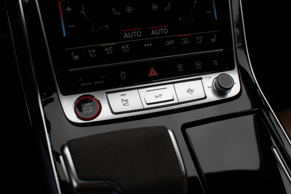 Audi SQ7 4.0 TFSI quattro 7p / Audi Exclusive / Trekhaak / Panoramadak / 360Camera / Head-up / B&O High End / Softclose / Matrix LED / Luchtvering / 22'' / RS Seats / Keyless / Standkachel / Side+Lane Assist / DAB / ACC