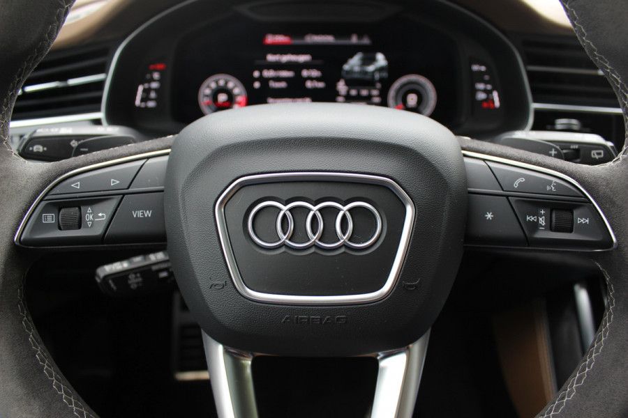 Audi SQ7 4.0 TFSI quattro 7p / Audi Exclusive / Trekhaak / Panoramadak / 360Camera / Head-up / B&O High End / Softclose / Matrix LED / Luchtvering / 22'' / RS Seats / Keyless / Standkachel / Side+Lane Assist / DAB / ACC