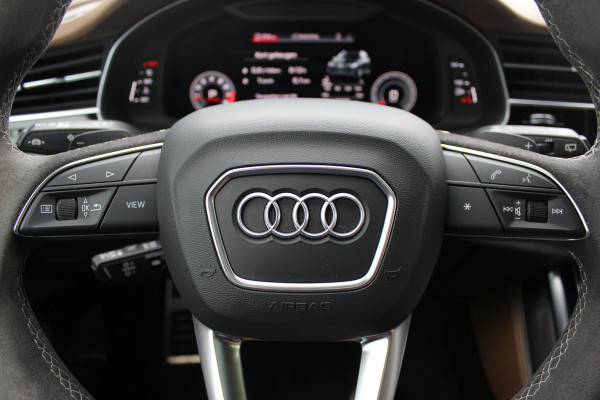 Audi SQ7 4.0 TFSI quattro 7p / Audi Exclusive / Trekhaak / Panoramadak / 360Camera / Head-up / B&O High End / Softclose / Matrix LED / Luchtvering / 22'' / RS Seats / Keyless / Standkachel / Side+Lane Assist / DAB / ACC