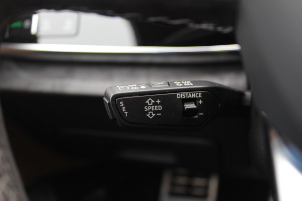 Audi SQ7 4.0 TFSI quattro 7p / Audi Exclusive / Trekhaak / Panoramadak / 360Camera / Head-up / B&O High End / Softclose / Matrix LED / Luchtvering / 22'' / RS Seats / Keyless / Standkachel / Side+Lane Assist / DAB / ACC