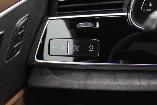 Audi SQ7 4.0 TFSI quattro 7p / Audi Exclusive / Trekhaak / Panoramadak / 360Camera / Head-up / B&O High End / Softclose / Matrix LED / Luchtvering / 22'' / RS Seats / Keyless / Standkachel / Side+Lane Assist / DAB / ACC
