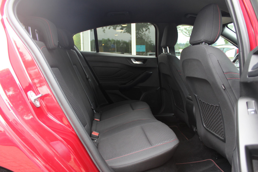 Ford Focus 1.0 EcoBoost Titanium Business / Camera / Head-up / CarPlay / Keyless / 18'' / Navigatie / Dodehoek / DAB / ACC
