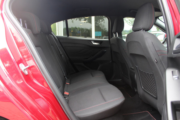 Ford Focus 1.0 EcoBoost Titanium Business / Camera / Head-up / CarPlay / Keyless / 18'' / Navigatie / Dodehoek / DAB / ACC