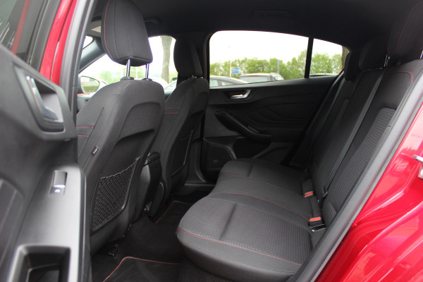 Ford Focus 1.0 EcoBoost Titanium Business / Camera / Head-up / CarPlay / Keyless / 18'' / Navigatie / Dodehoek / DAB / ACC