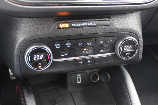 Ford Focus 1.0 EcoBoost Titanium Business / Camera / Head-up / CarPlay / Keyless / 18'' / Navigatie / Dodehoek / DAB / ACC