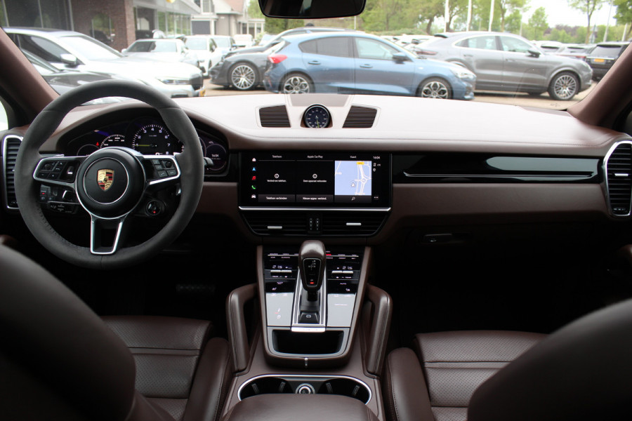 Porsche Cayenne Coupé 3.0 E-Hybrid / Panoramadak / 360Camera / Sportdesign+Chrono / Luchtvering / 22'' / Sportuitlaat / Dodehoek / DAB / Bose / Stoelverwarming 4x / Cruise Control