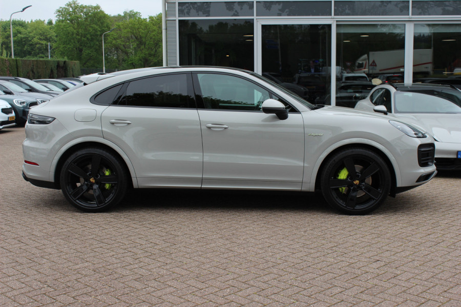 Porsche Cayenne Coupé 3.0 E-Hybrid / Panoramadak / 360Camera / Sportdesign+Chrono / Luchtvering / 22'' / Sportuitlaat / Dodehoek / DAB / Bose / Stoelverwarming 4x / Cruise Control