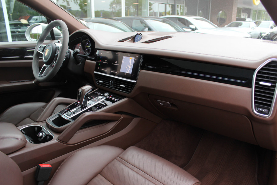 Porsche Cayenne Coupé 3.0 E-Hybrid / Panoramadak / 360Camera / Sportdesign+Chrono / Luchtvering / 22'' / Sportuitlaat / Dodehoek / DAB / Bose / Stoelverwarming 4x / Cruise Control