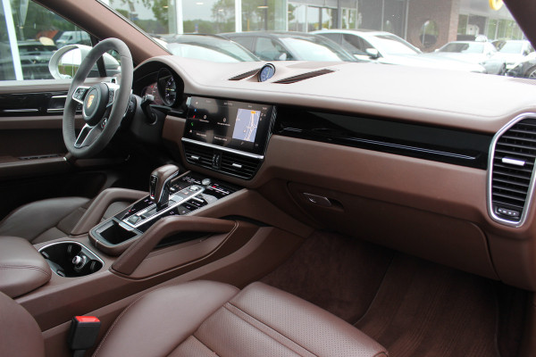 Porsche Cayenne Coupé 3.0 E-Hybrid / Panoramadak / 360Camera / Sportdesign+Chrono / Luchtvering / 22'' / Sportuitlaat / Dodehoek / DAB / Bose / Stoelverwarming 4x / Cruise Control