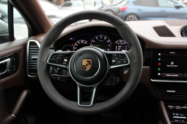 Porsche Cayenne Coupé 3.0 E-Hybrid / Panoramadak / 360Camera / Sportdesign+Chrono / Luchtvering / 22'' / Sportuitlaat / Dodehoek / DAB / Bose / Stoelverwarming 4x / Cruise Control