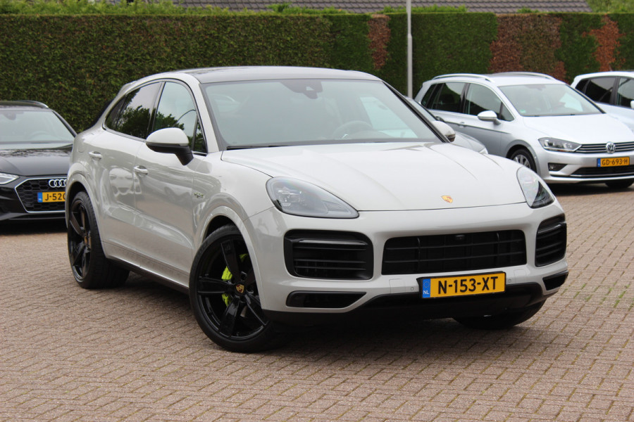 Porsche Cayenne Coupé 3.0 E-Hybrid / Panoramadak / 360Camera / Sportdesign+Chrono / Luchtvering / 22'' / Sportuitlaat / Dodehoek / DAB / Bose / Stoelverwarming 4x / Cruise Control