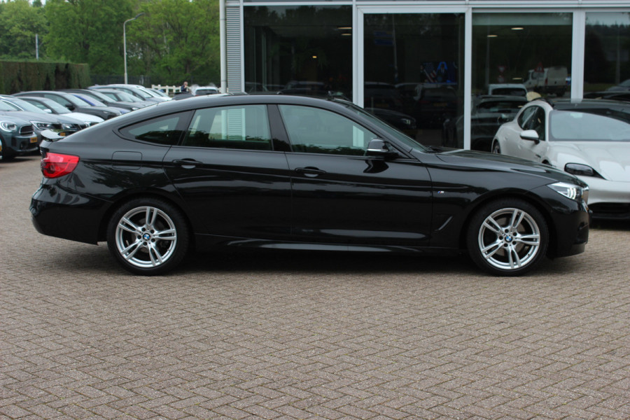 BMW 3-serie Gran Turismo 330i High Executive Ed. M Sport / Panoramadak / Head-up / 360Camera / Harman Kardon / Leder / 18'' / Keyless / Navigatie / DAB / Stoelverwarming / Cruise Control